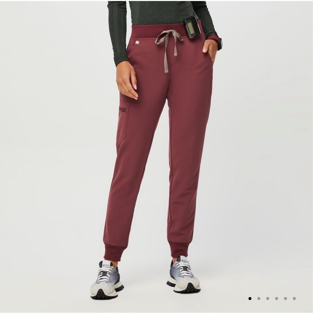 Figs Zamora Jogger in Dark Cherry